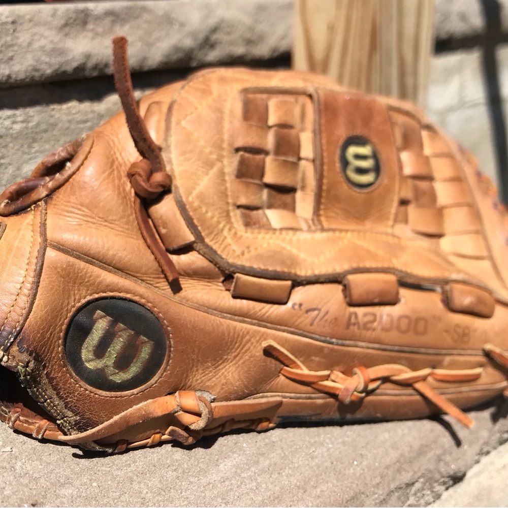 WILSON A2000 SOFTBALL BASEBALL GLOVE. JAPAN MFG. R-throw. - Picture 4 of 16